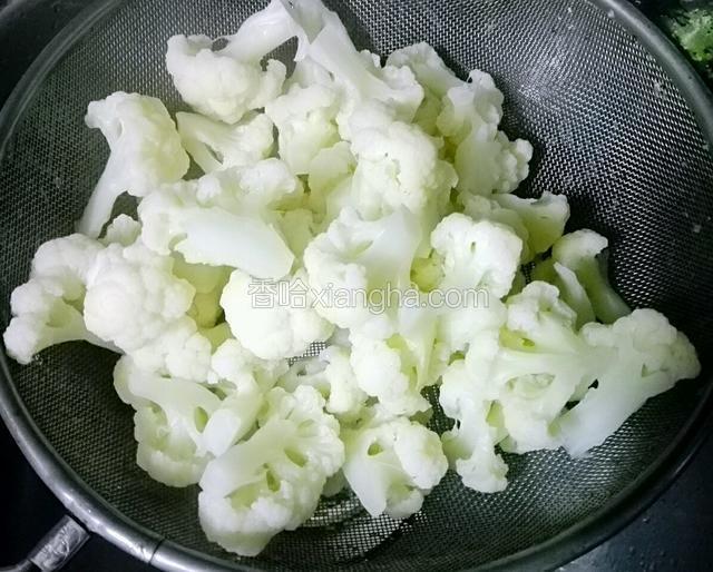 捞出沥干水份