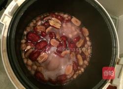 黄芪红枣花生汤的做法图解5