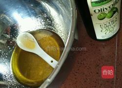 广式奶油椰汁蛋黄馅月饼的做法图解2