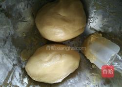 广式奶油椰汁蛋黄馅月饼的做法图解5