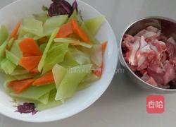 肉片炒莴笋的做法图解1