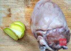 黑豆枣莲炖猪心的做法图解2