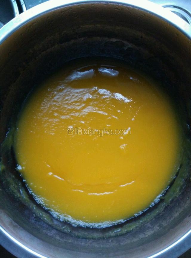 南瓜去皮去芯切片蒸熟加少许水用料理机打成泥
