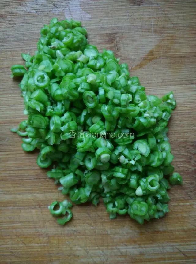 长缸豆洗净切成小丁