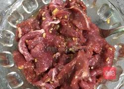 牛肉炒苦瓜的做法图解2