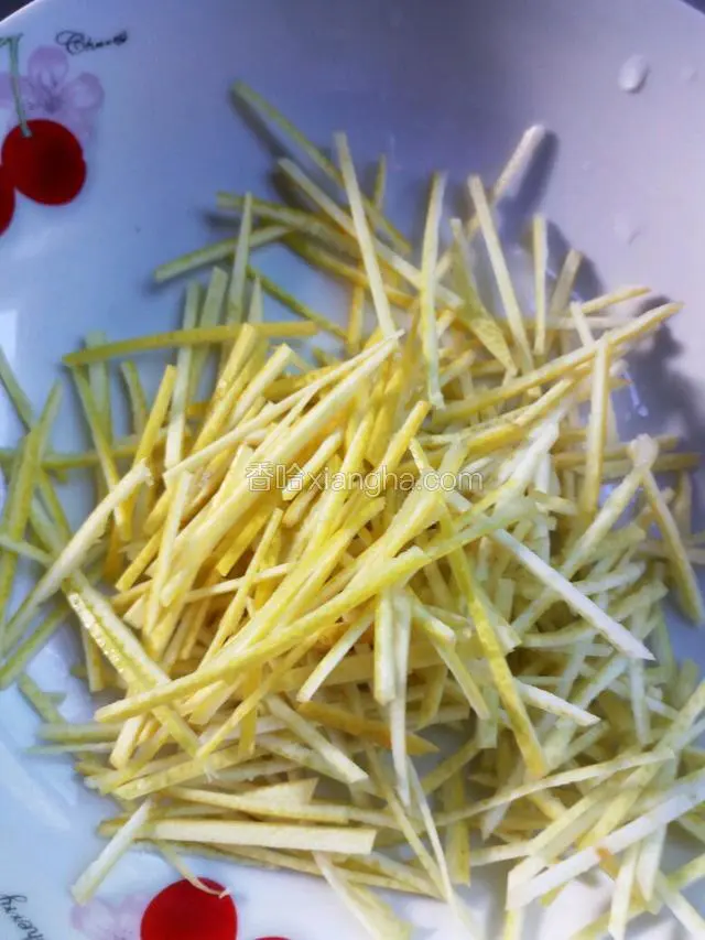 将皮切丝，越细越好