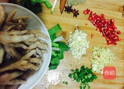 红烧鸡爪的做法图解1