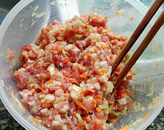 准备好肉馅
