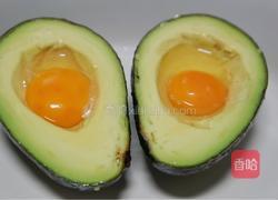 鸡蛋焗烤牛油果的做法图解2