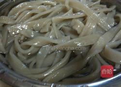 猪肉炖粉条的做法图解1