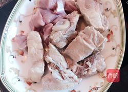 菜干薏米龙骨汤的做法图解1