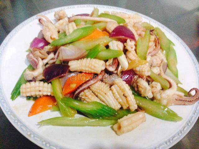 鱿鱼炒香芹