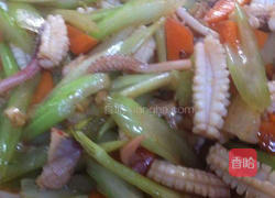 鱿鱼炒香芹的做法图解9