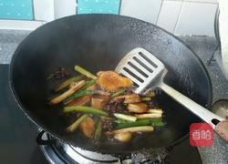 炖鱼头泡饼的做法图解3