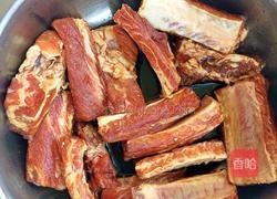 蒜香辣排骨的做法图解1