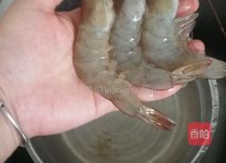 一虾双吃的做法图解1