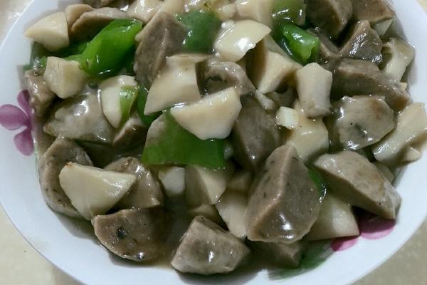 鸡腿菇烧贡丸