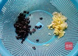 豉汁蒜蓉蒸排骨的做法图解2