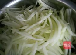 葱炒洋瓜丝的做法图解1
