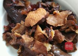 木耳炒肉的做法图解2