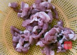 肉丝烩毛豆的做法图解1