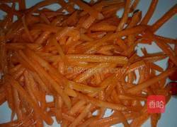 胡萝卜拌黄瓜的做法图解1