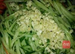 胡萝卜拌黄瓜的做法图解3