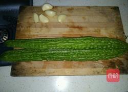 蒜香苦瓜的做法图解1