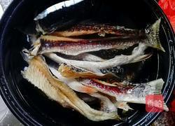 蒜蓉豉汁蒸鲮鱼干的做法图解1