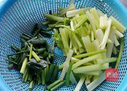 芹菜炒河粉的做法图解2