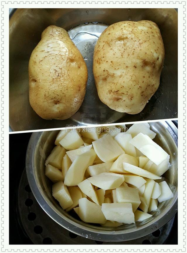 土豆洗净去皮，切块，放蒸锅里中火蒸20分钟