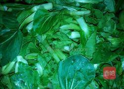 青菜炒河粉的做法图解1