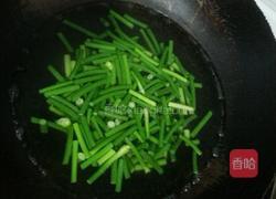 蒜台炒肉的做法图解3