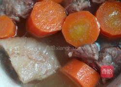  葛根红萝卜猪骨汤的做法图解4