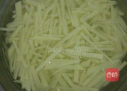 西红柿炒土豆的做法图解1