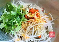 香菜拌萝卜丝的做法图解5