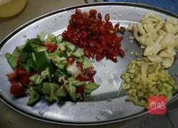 青椒炒肉丝的做法图解2