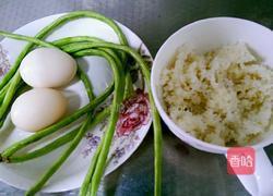 鸡 蛋 米 饭 饼的做法图解1