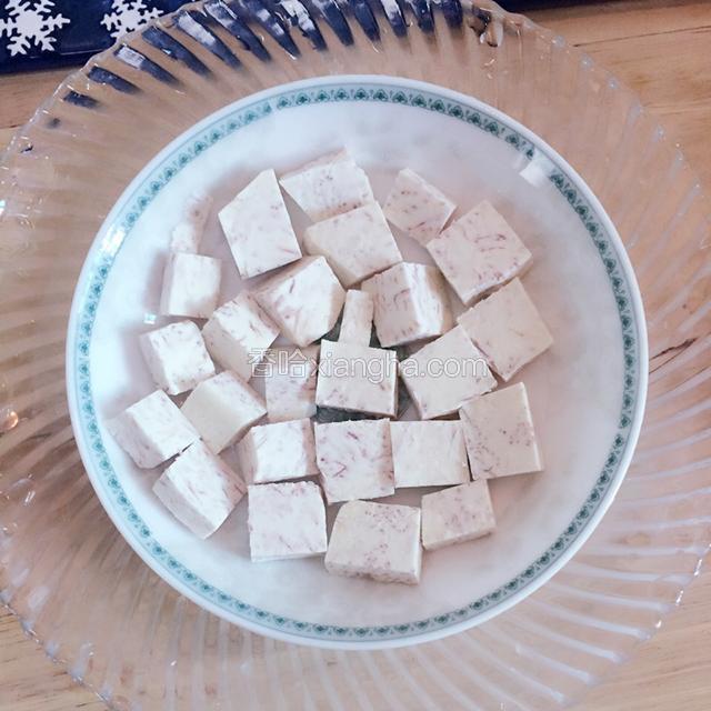 香芋切薄片摆盘