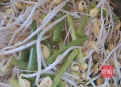 蒜苔焖面的做法图解2