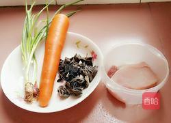 肉末木耳胡萝卜丝的做法图解1