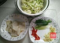 五花肉炒菜花的做法图解1