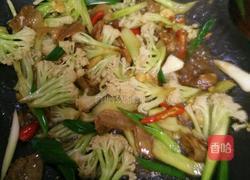 五花肉炒菜花的做法图解3
