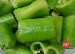 蒜香青椒的做法图解1