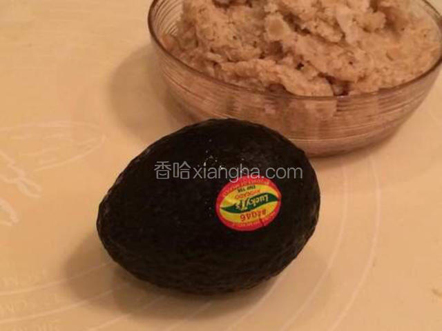 取墨西哥牛油果；