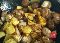 鸡腿炖蘑菇的做法图解3