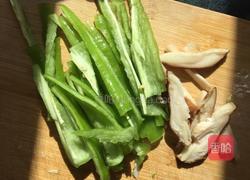 圆白菜素炒面的做法图解1