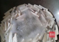 “乐享陶瓷”杏鲍菇炒肉丝的做法图解2