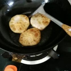 猪肉圆白菜馅饼的做法[图]