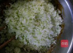 猪肉圆白菜馅饼的做法图解3